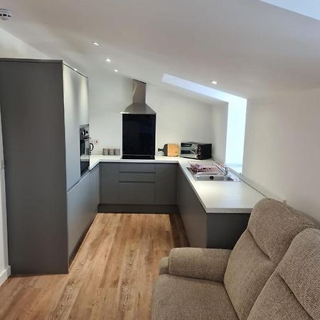 2 Bedroom Central Apartment ลีก ภายนอก รูปภาพ