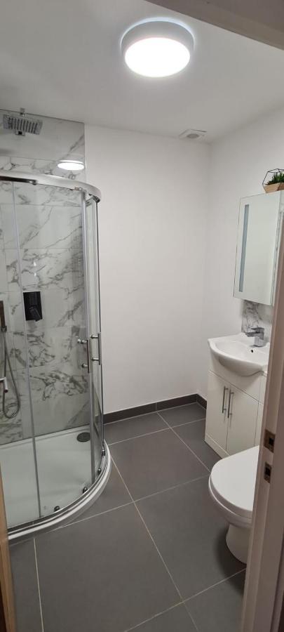 2 Bedroom Central Apartment ลีก ภายนอก รูปภาพ